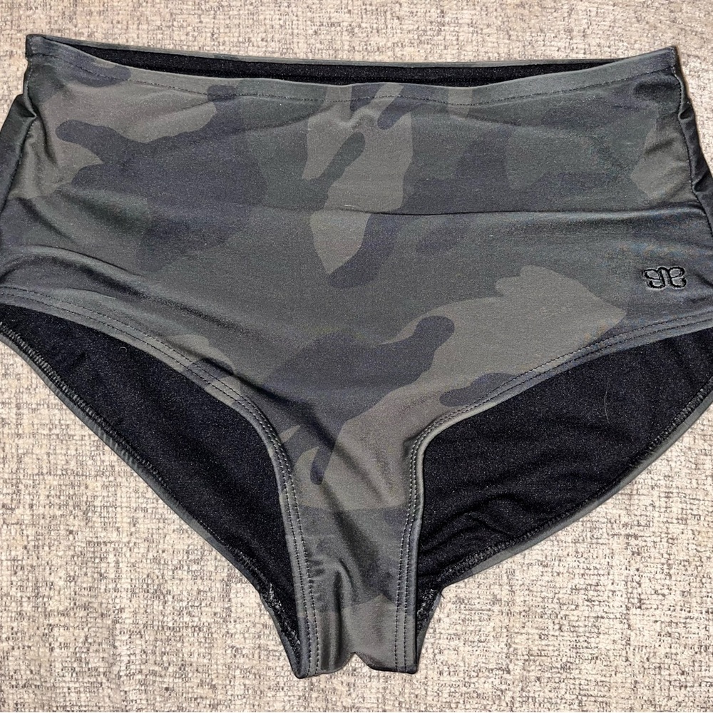 Albion Camp High Waisted bottoms
